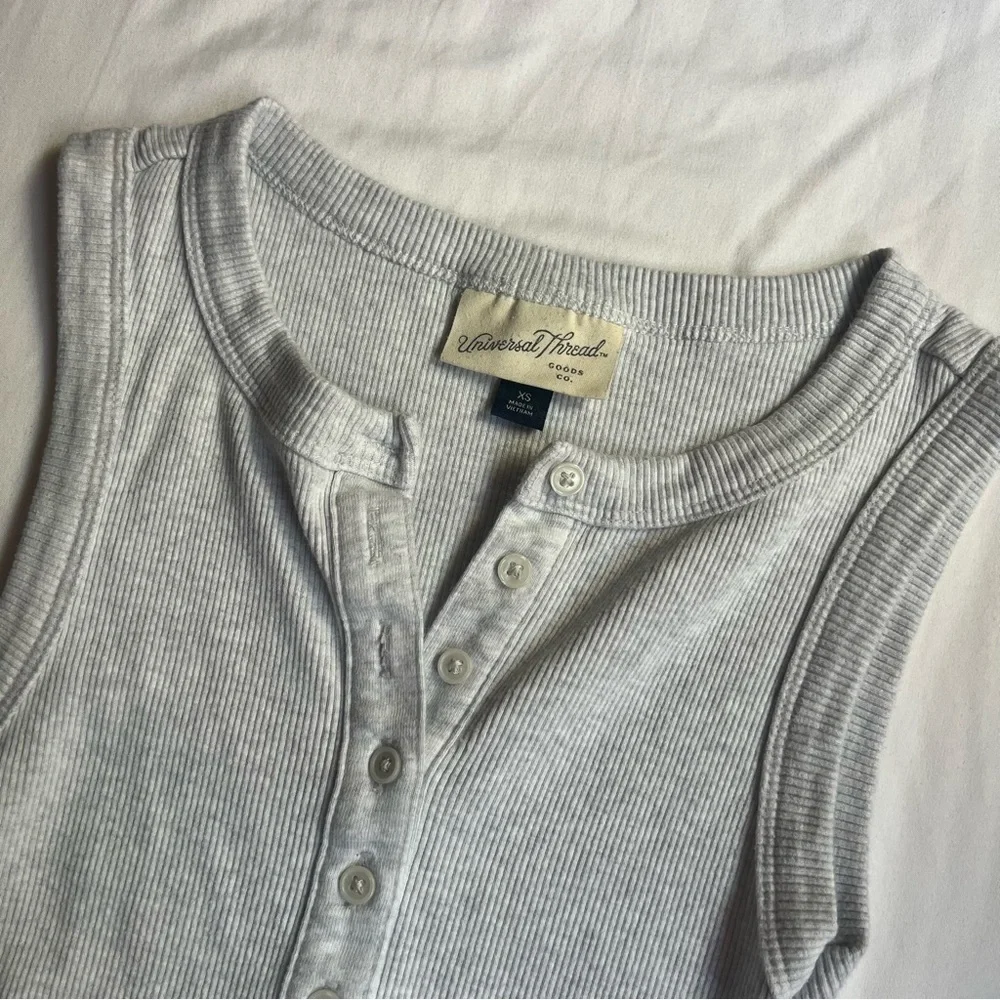 ✨SOLD✨ Gray Ribbed Tank Top - Picture 2 of 3